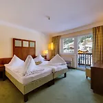 Robinson Amade 4*