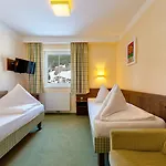 Robinson Amade Hotel