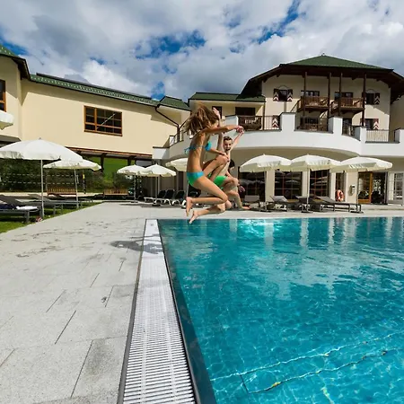 Robinson Amade 4*